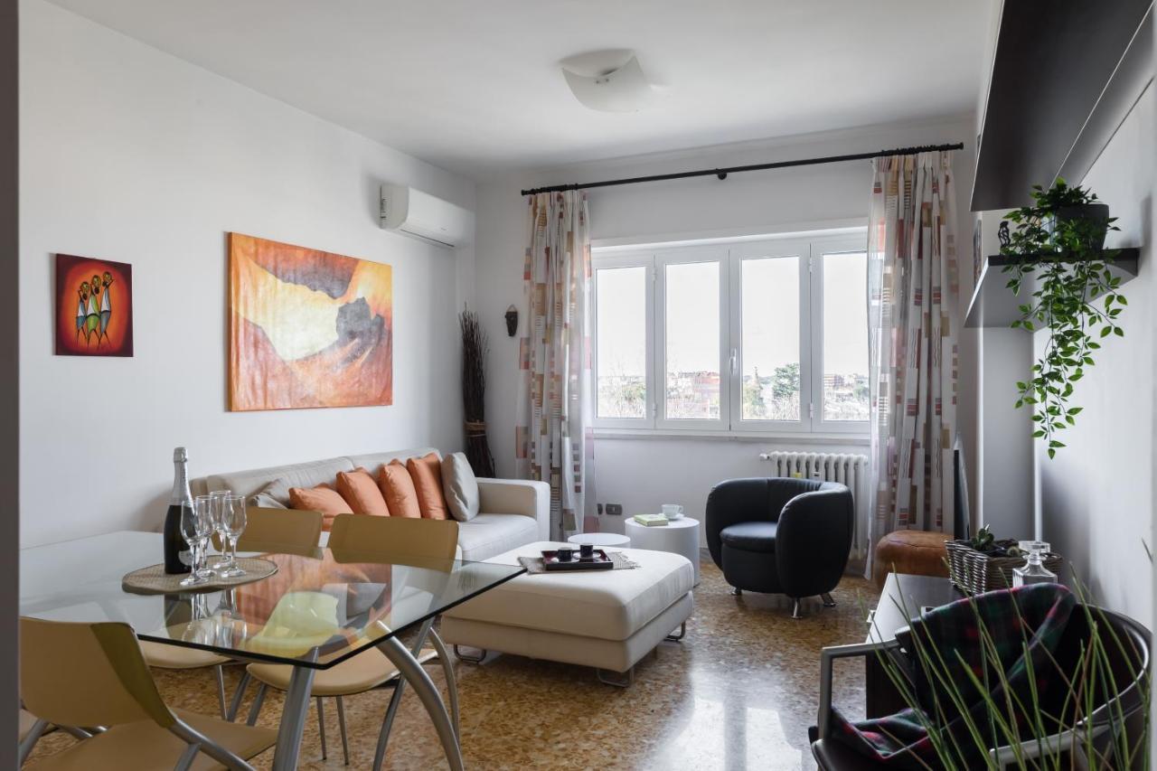 Amoretti Apartment, 6 Persone, 3 Camere, 2 Bagni, Balcone, Wi-Fi, Metro B Monti Tiburtini Rom Exterior foto